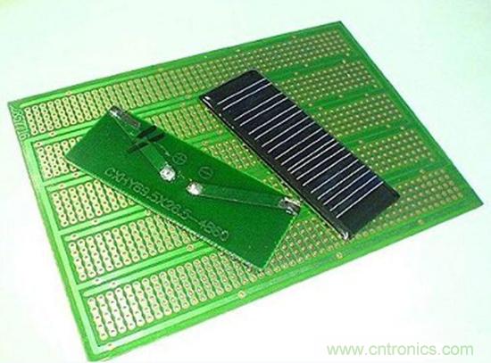 微型太陽(yáng)能供電板DIY，給手電筒收音機(jī)供電