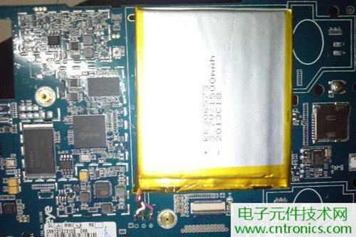 不怕摔的電紙書！一款柔性屏電子書閱讀器拆解