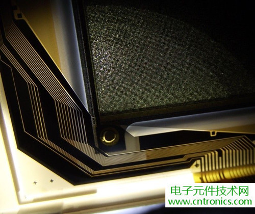 探秘電子紙！一款電紙書的電子墨水屏拆解