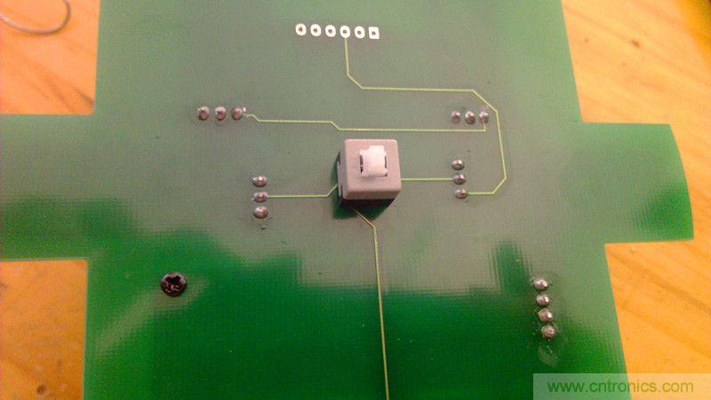 牛人力作！PCB版藍牙智能小車DIY