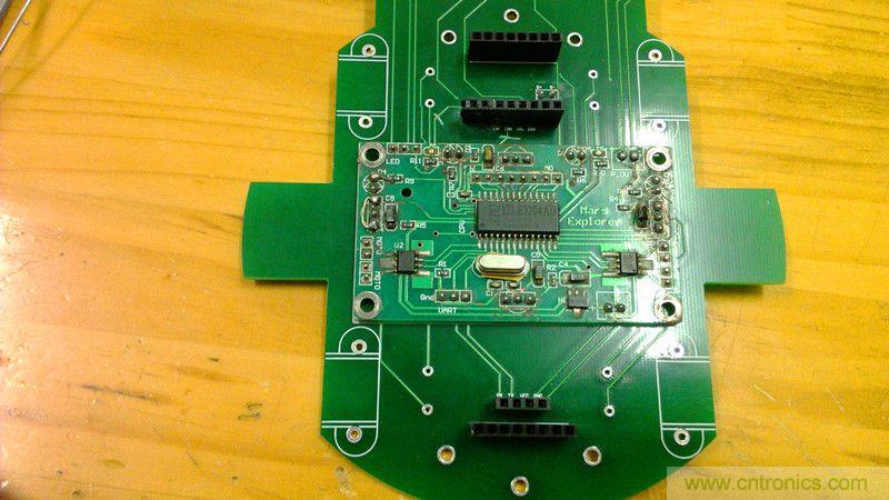 牛人力作！PCB版藍牙智能小車DIY