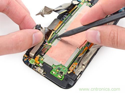 牛人強拆！新HTC One(M8)真機精密做工難修理