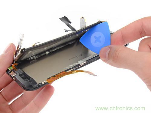 牛人強拆！新HTC One(M8)真機精密做工難修理