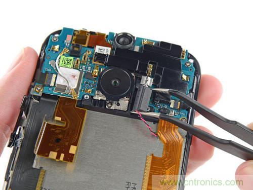 牛人強拆！新HTC One(M8)真機精密做工難修理