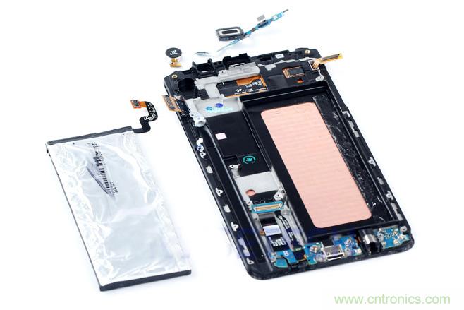 Galaxy Note5拆解，與S系列差距日漸模糊