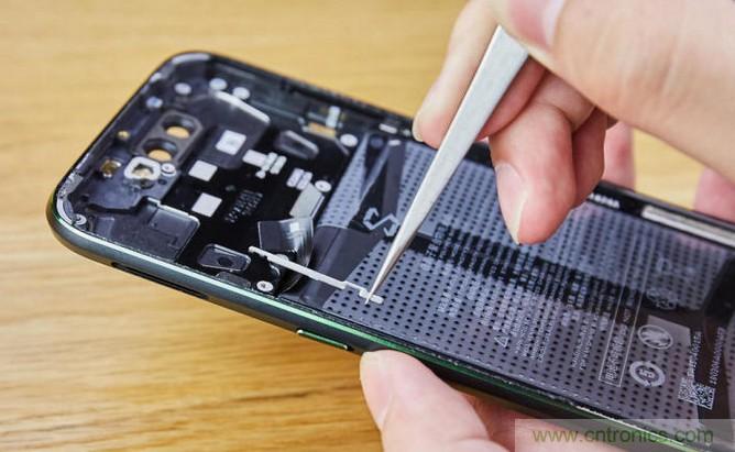 拆解黑鯊手機：多級直觸一體式液冷系統有什么門道？
