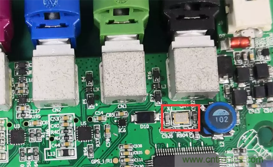 如何通過PCB布局設計來解決EMC問題？