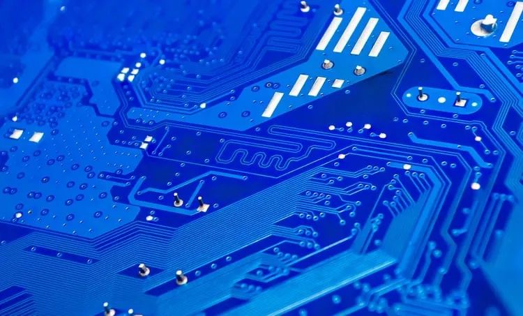 如何決定 PCB 中差分對(duì)的過(guò)孔阻抗？
